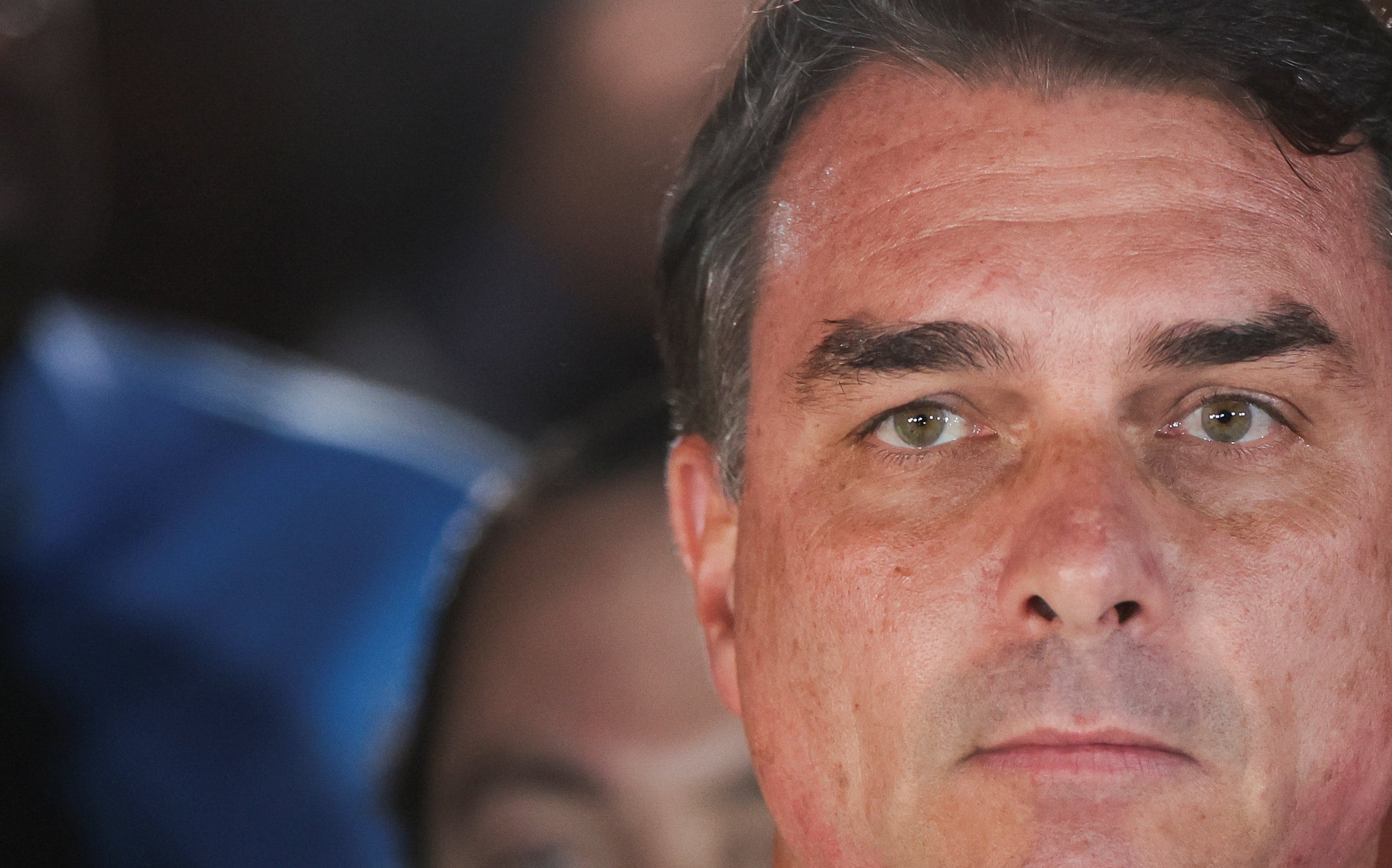 Flávio Bolsonaro salió de Brasil por Misiones con apoyo del Gobierno argentino