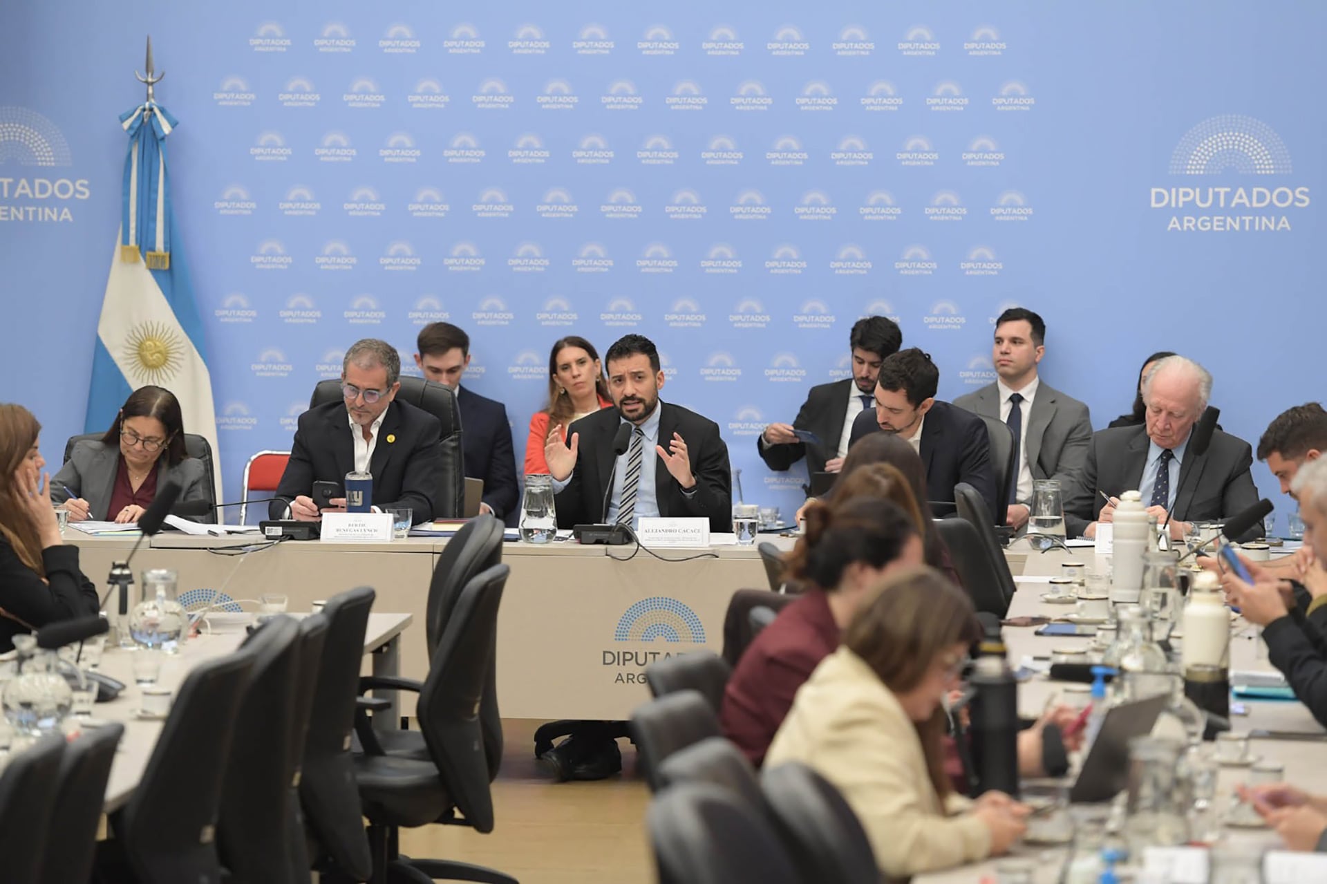 Presupuesto 2027: Gobierno admite 81.000 puestos eliminados y recortes