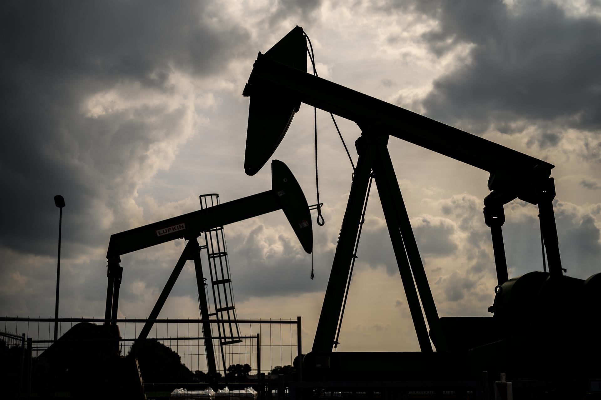 Brent a 118 dólares: guerra en Irán y midterms presionan el crudo